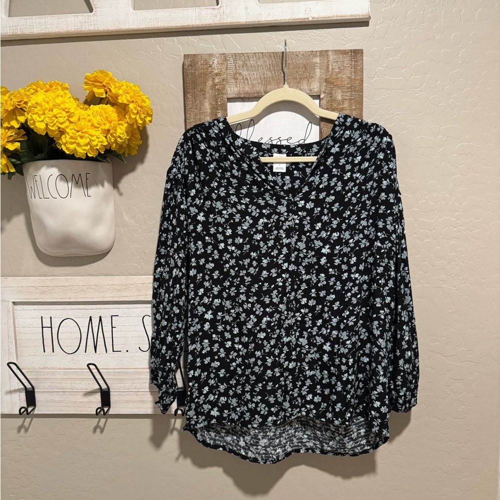 Melrose‎ and market floral blouse